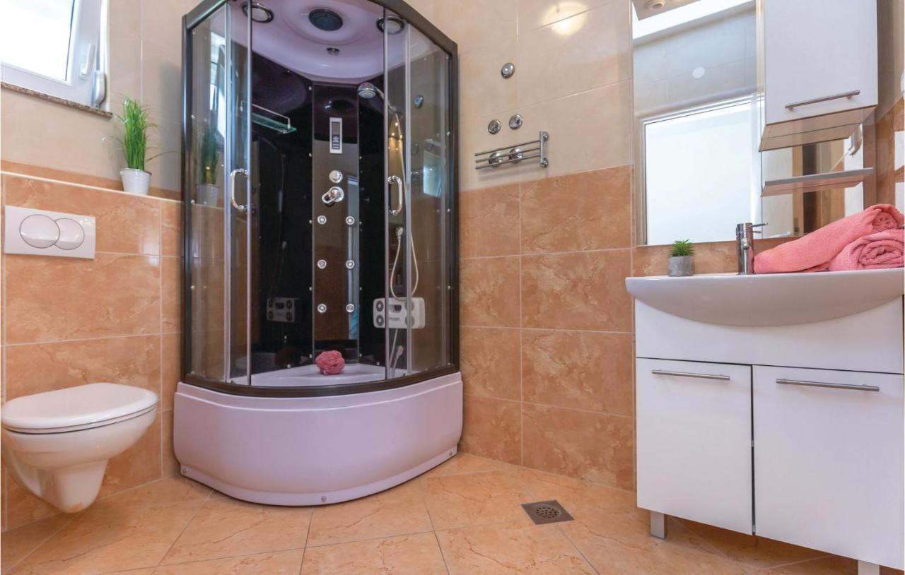 One-Bedroom Apartment in Krvavica Buitenkant foto